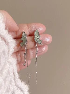 

Spring and summer smart three-dimensional butterfly inlaid with crystal long fringed silver stud earrings, small fresh Mori earrings, girlish feeling