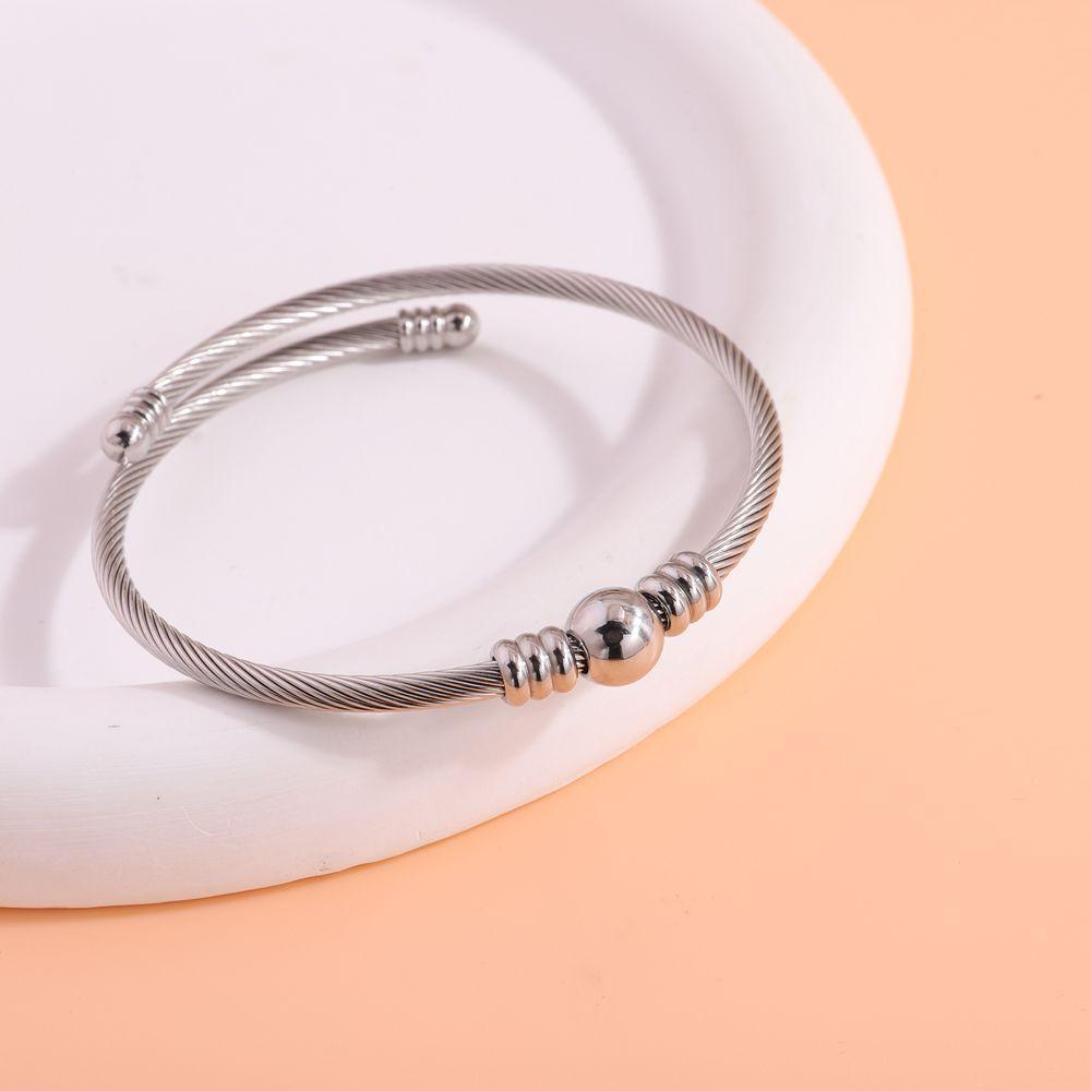 Simple design steel wire opening , fashionable, European and American versatile, send girlfriends round beads, do not fade titanium steel