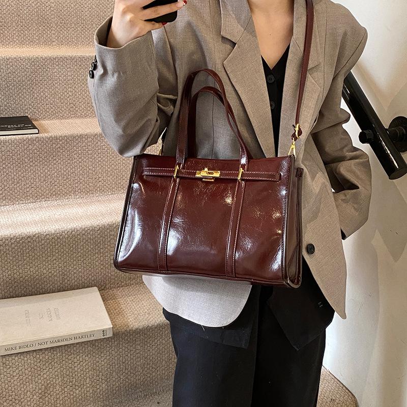 Retro Large-capacity Tote Bag Women's 2025 Autumn and Winter New Daily Commuting Shoulder Bag Premium Messenger Bag