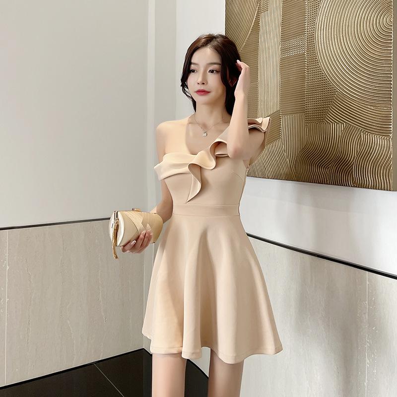 Robe trapèze dos nu à volants et col diagonal à une épaule pour femmes, nouvelle collection printemps et été