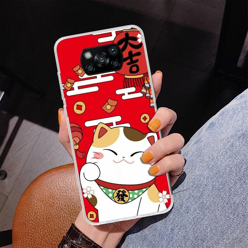 Chat Porte-Bonheur Maneki Neko Étui de Téléphone Japonais pour Xiaomi Poco X5 X6 X7 Pro X4 Gt F7 Ultra M8 M7 Redmi 15C 15 13C 13 12C 12 Unique Co