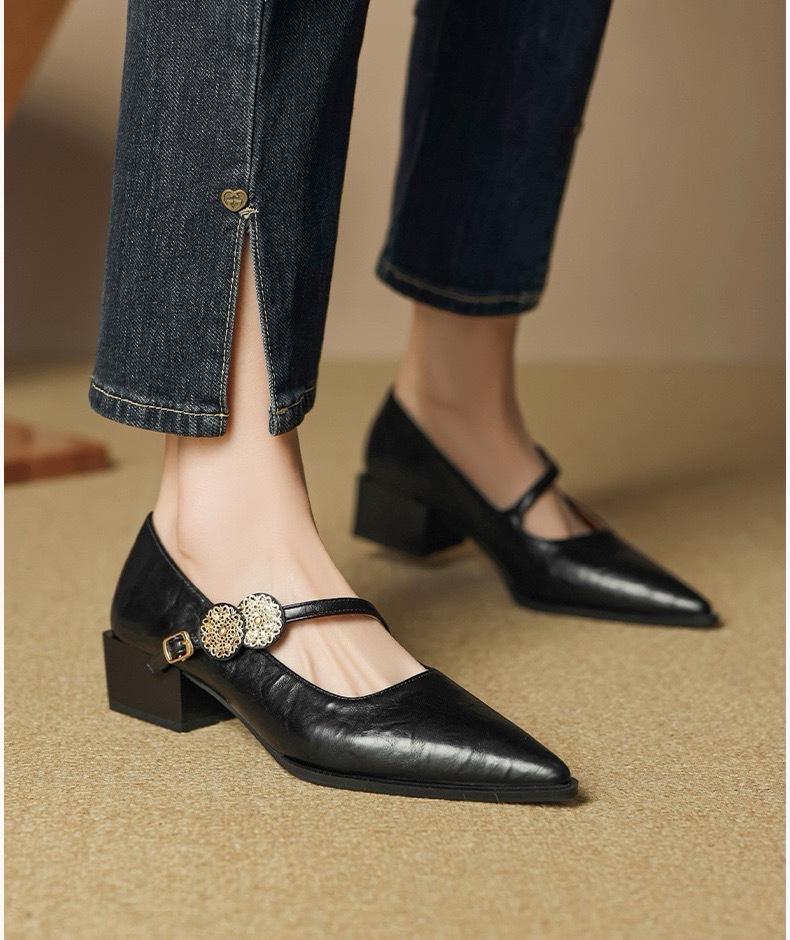 

Sheepskin version~ pointed temperament metal buckle one-word strap high heels light mouth thick heel French commuter black single shoes women 34