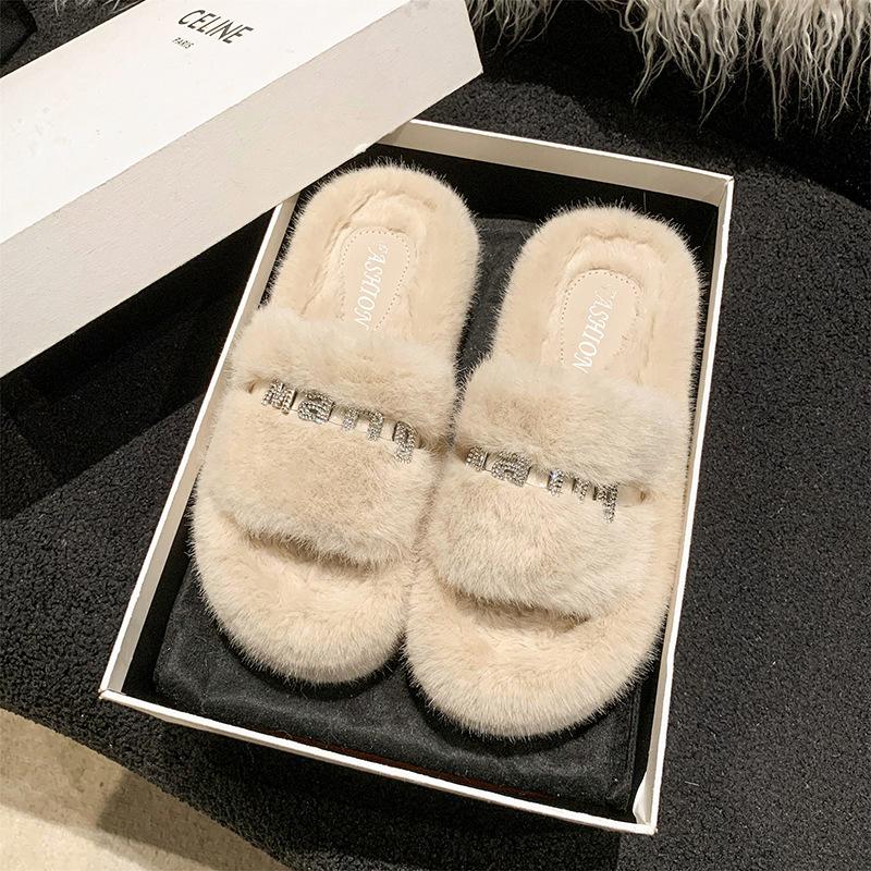 

Пушистые тапочки на толстой подошве женские осенне-зимние для улицы, с чувством стиля, новинка 2025, интернет-знаменитость, со стразами, теплые хлопковые тапочки, тренд 42 хаки