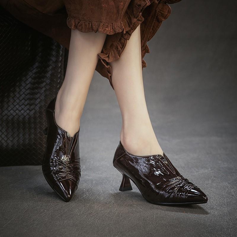 Johnature Zapatos de tacón alto plisados de punta fina retro de cuero genuino para mujer, slip-on para ir al trabajo