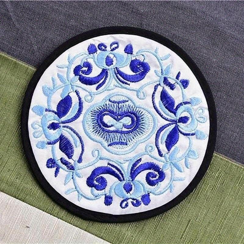 4 stk/sett Broderistoff Bord Kinesisk Stil Beskyttelsesmatte Brikke Kaffekoppmatte Bordbrikke Farge Tilfeldig