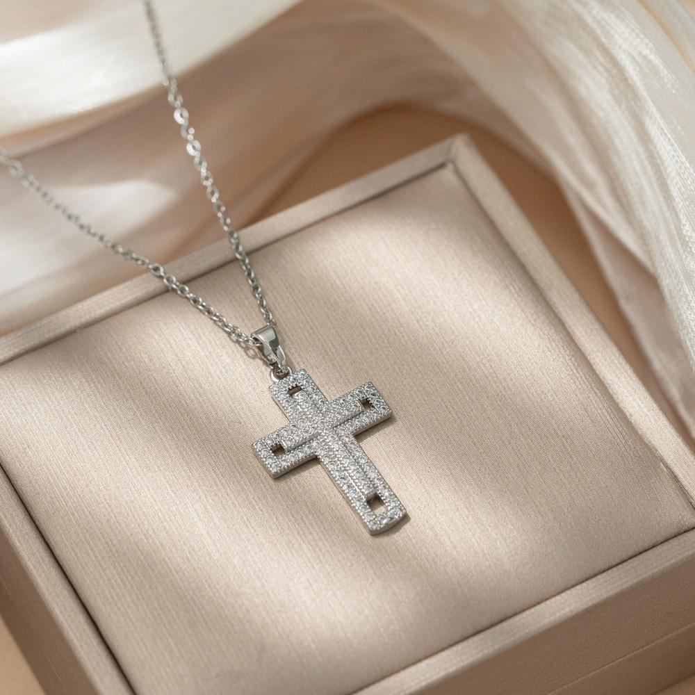Elegant Cross Necklace with Full Diamond Design – Versatile Jewelry for Women
