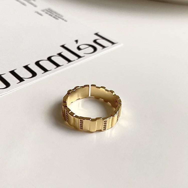 Women's Retro Industrial Gold-Plated 18k Ring with Brushed Finish and Diamond Inlays - Luxury, High-End Style