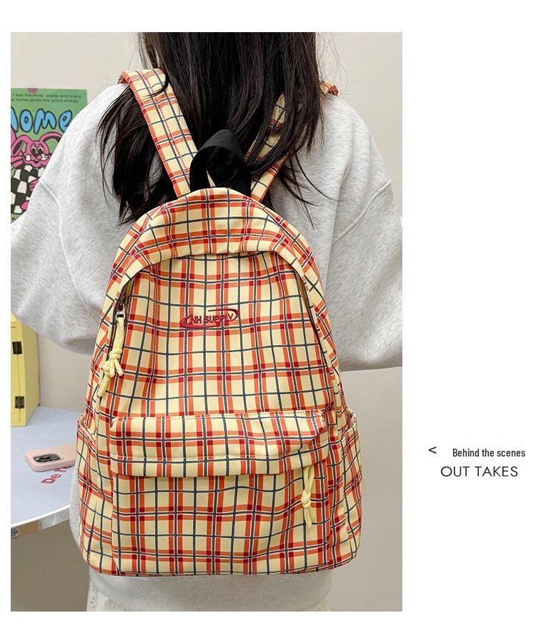 Stylish Plaid Backpack for Female College Students - Lightweight and Trendy for School and Travel