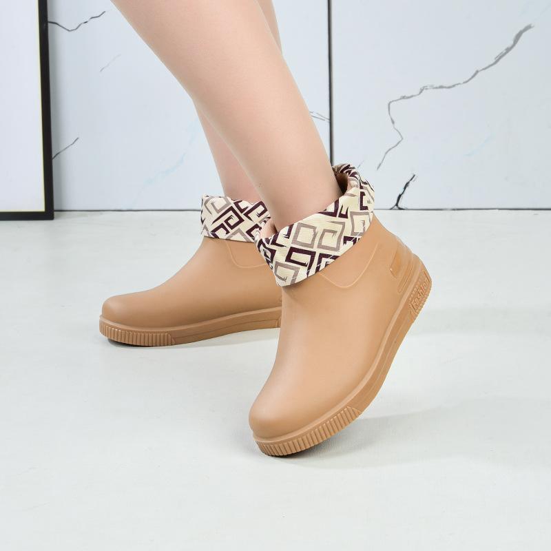 Fashion Low Tube Rain Shoes New Women's Wear Waterproof and Non-slip Outdoor Pvc Velvet Rain Boots Women's Overshoes