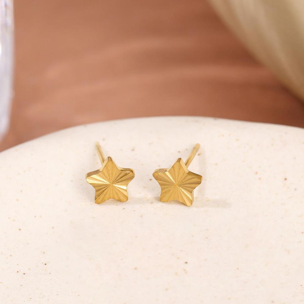 2026 Exquisite Gold Four-Leaf Clover Stud Earrings - Elegant, Simple, and Versatile for Women in Spring and Summer
