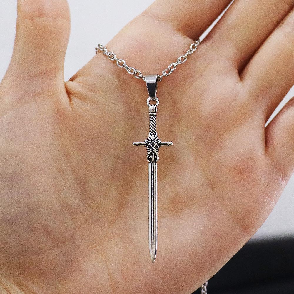 Collier Pendentif Épée et Serpent en Alliage Sombre Gothique pour Hommes et Femmes