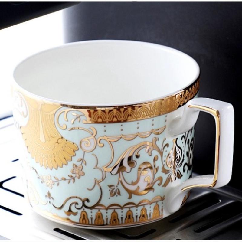 Lehký luxusní kávový šálek a podšálek se lžičkou, kostní porcelánový čajový šálek se zlatým okrajem, 250ml porcelánový hrnek na kávu s uchem