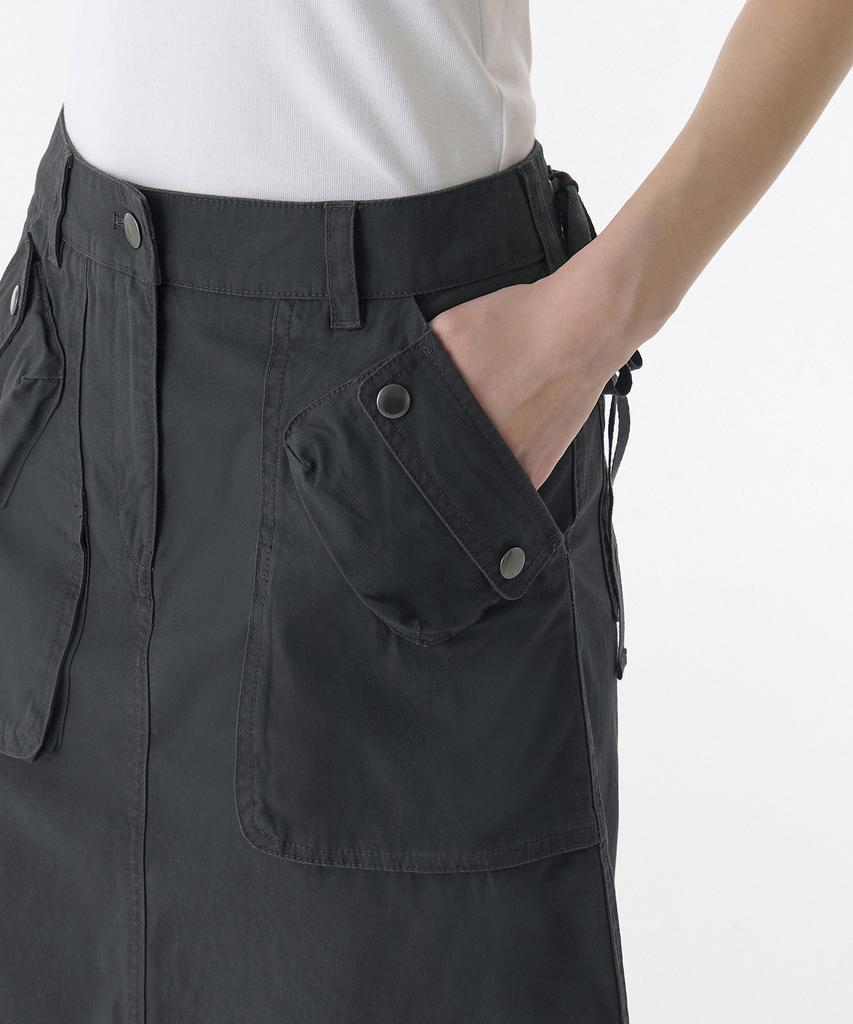 Musinsa Standard Woman Women'S Cargo Knee-Length Skirt [Dark Grey]