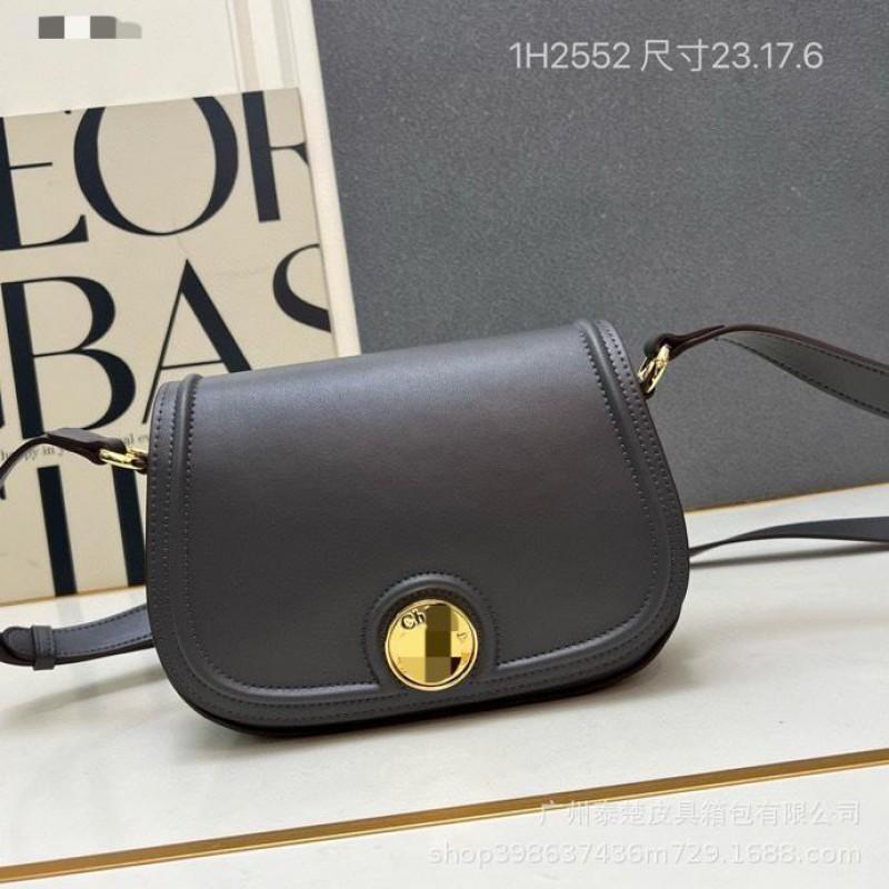 2025 Neue C-Stil Retro Satteltasche Damen Echtes Leder Crossbody Modisch Allespassend Klein Quadratisch Hochwertiges Gefühl