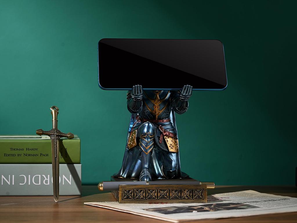 HDMbigmi Kingsguard Leader Cloak Warrior Knight Pen Holder Mobile Phone Stand Ornament Knight Statue Pen Stand Paperweight with Metal Sword Letter