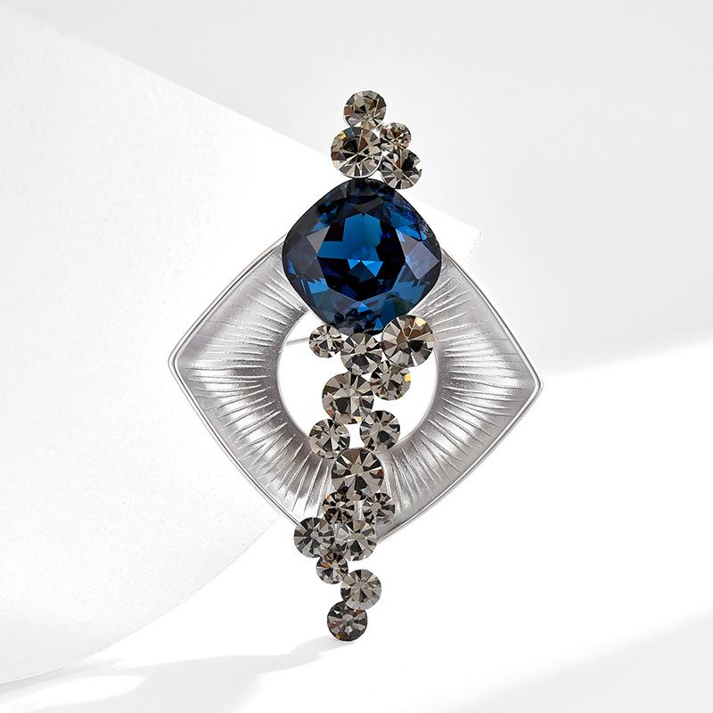 New Luxurious Temperament Elegant Atmosphere Luxurious Geometric Square Coat Brooch Accessories