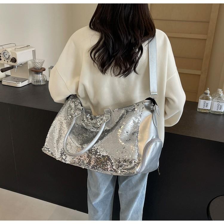 Stylish large-capacity travel bag feeling 2026 early spring new dry and wet separation sequined travel shoulder bag