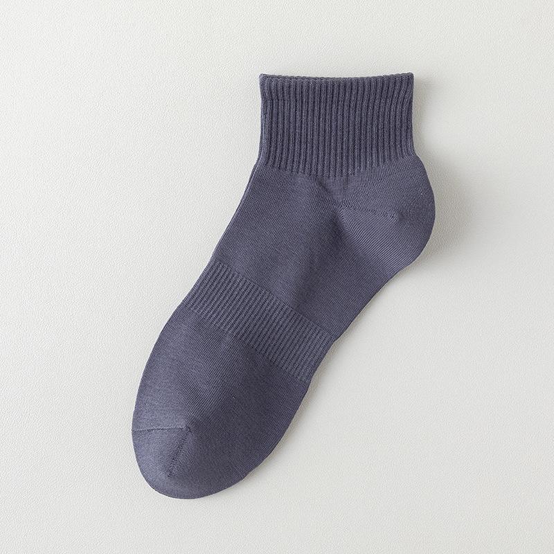 

Men Spring and Summer Pure Cotton Leisure Breathable Boneless Short Tube Socks 1 pair темно-синього кольору