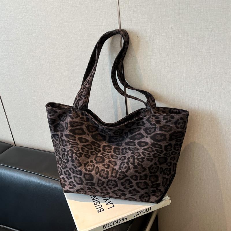 

Retro suede leopard print large-capacity shoulder bag autumn new commuter underarm bag women