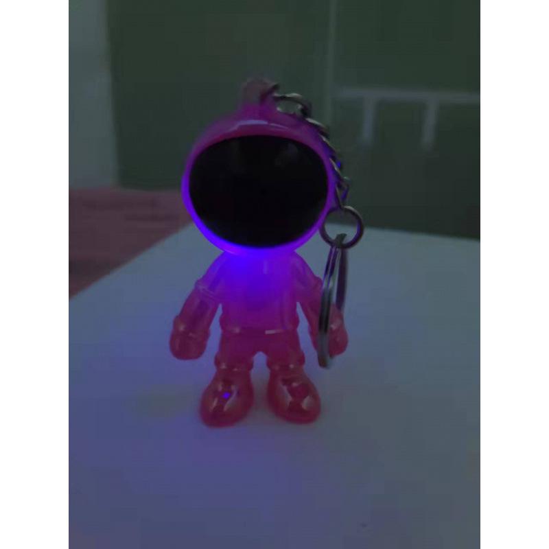 3D Astronaut Keychain: Trendy Car Pendant & Bag Accessory for Men and Women