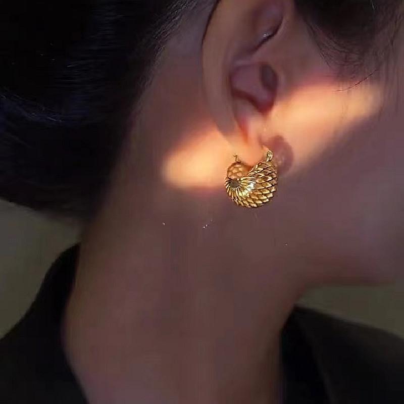 Hollow metal flower basket earrings New trendy temperament fashion niche ear buckle ear jewelry