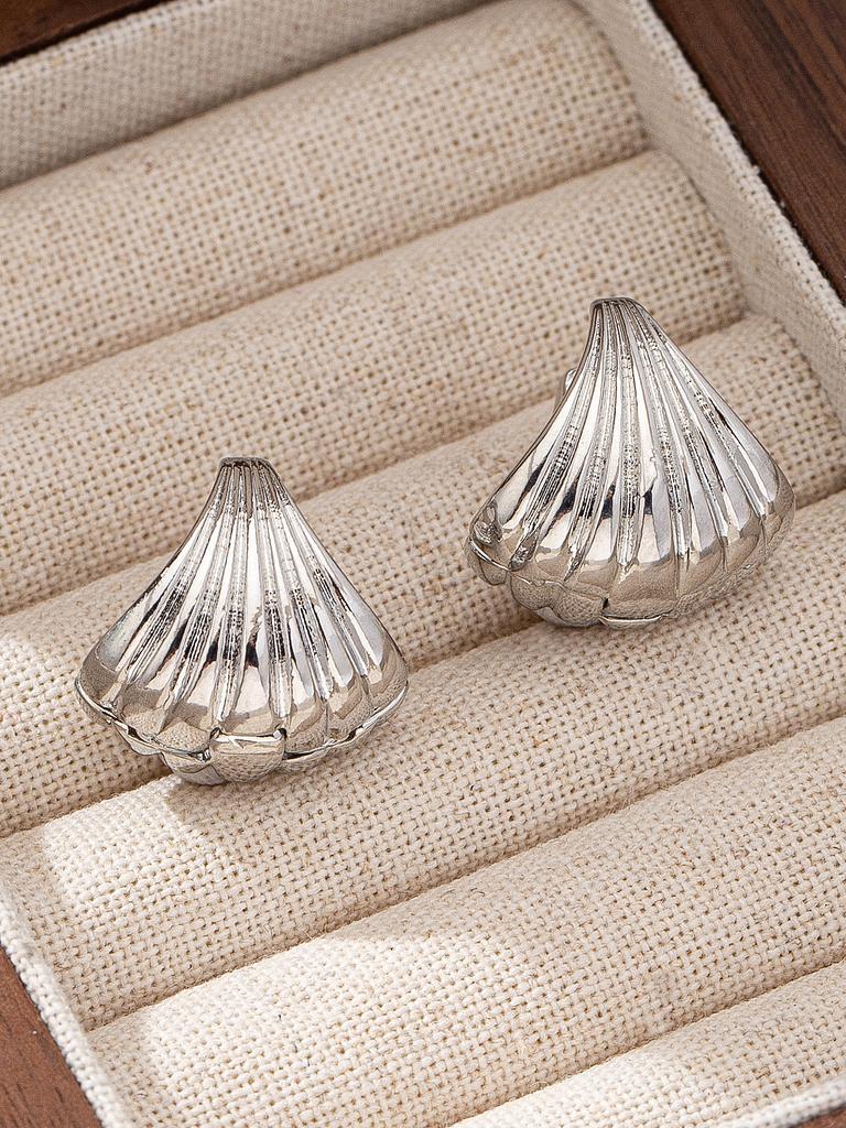 Simple temperament marine shell ear buckle design fan-shaped light luxury versatile earrings