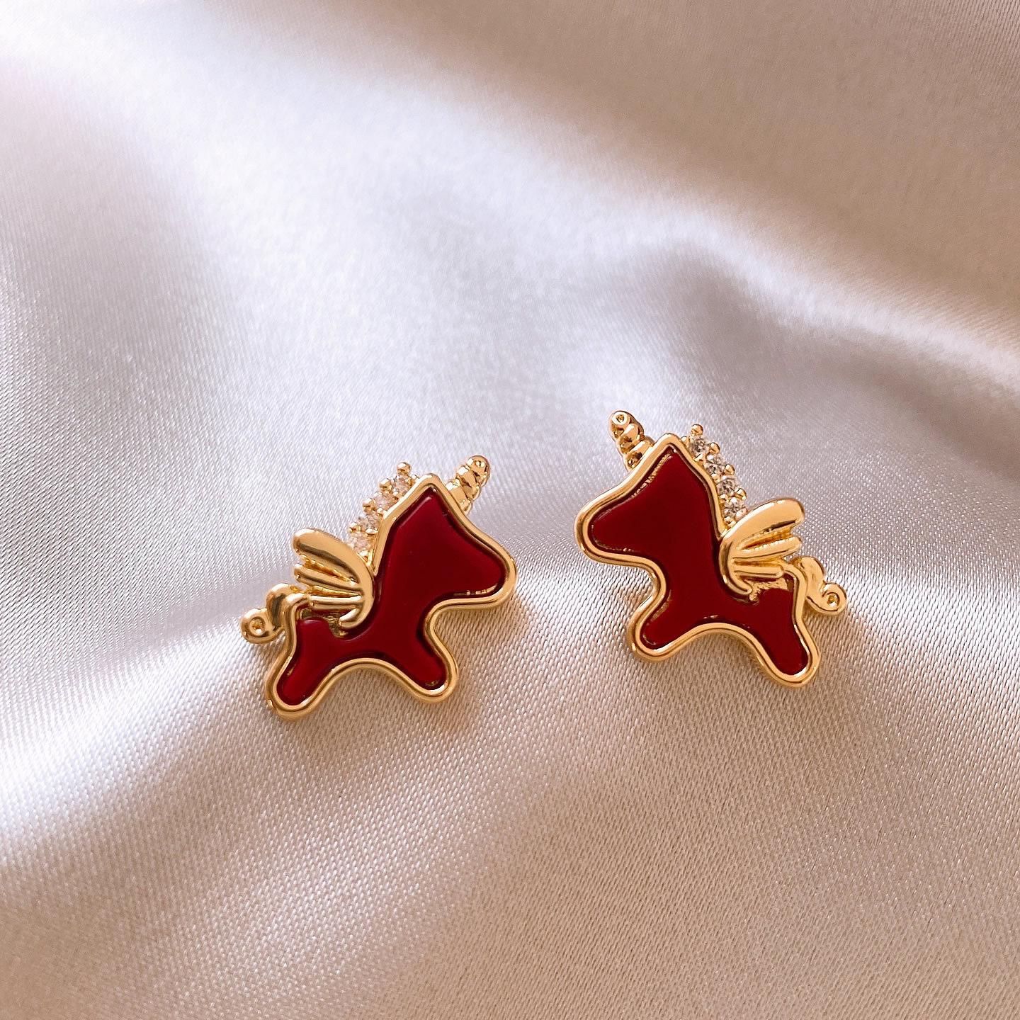 Silver Needle Year of the Horse Diamond Inlaid Horse Earrings - Retro, Elegant, High-End, Versatile Studs