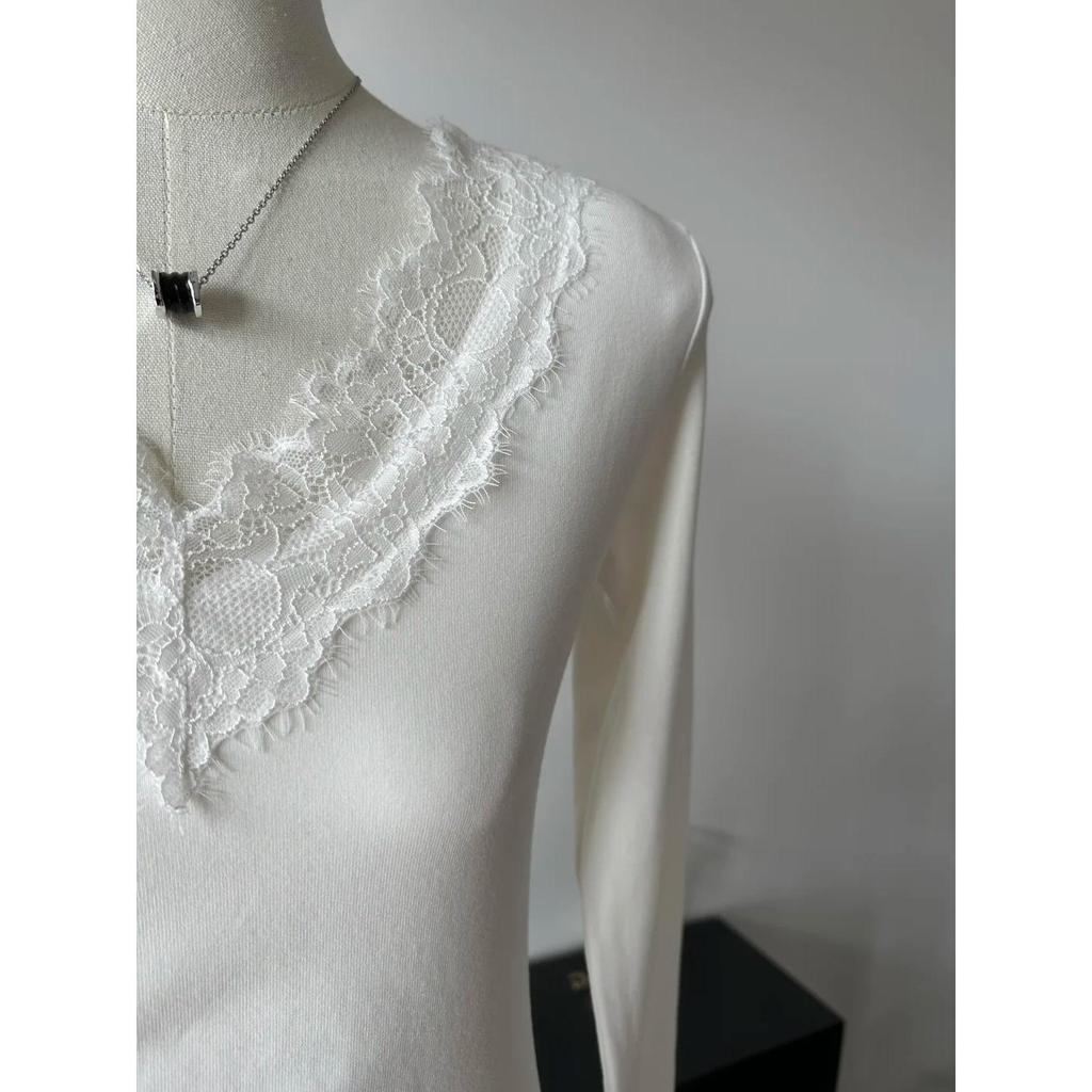 Korean Design V-Neck Lace Layer T-Shirt for Women - Slimming Long Sleeve Top for Spring, Autumn, Winter 2026