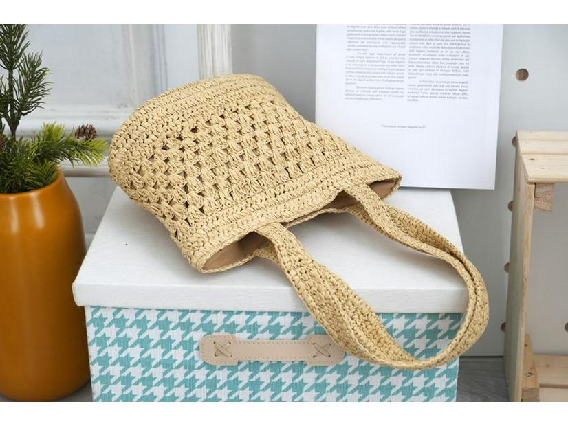 Handmade Hollow Woven Underarm Tote Bag: Fashionable Single Shoulder Beach & Commute Bag for Women