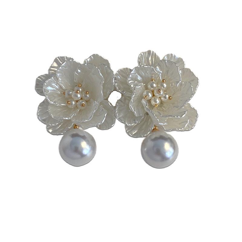 Pearl White Flower Stud Earrings: Elegant Beach Wedding Jewelry