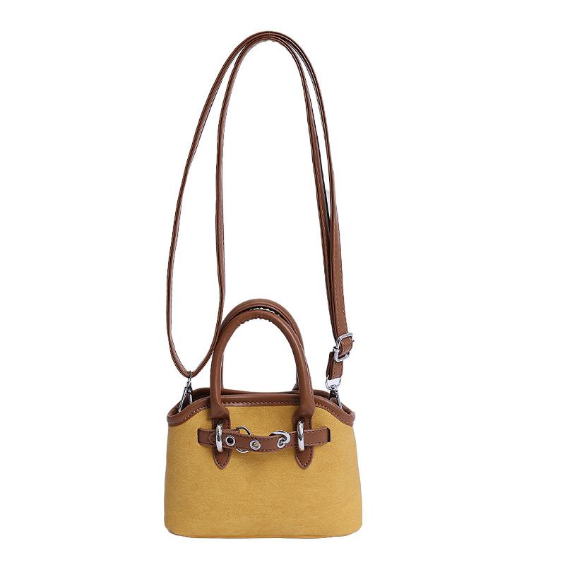 

Korean version of trendy messenger bag portable commuter bag 2025 summer new simple fashion retro shell women s bag жовтий