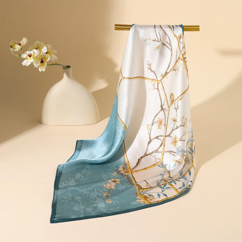 Hangsilu Women's Mulberry Silk Scarf & Sandalwood Comb Gift Set