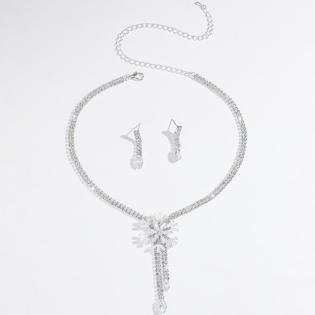 Holiday Set Diamond Snowflake Tassel Earrings Necklace Set Cold Wind Clavicle Chain Premium Jewelry