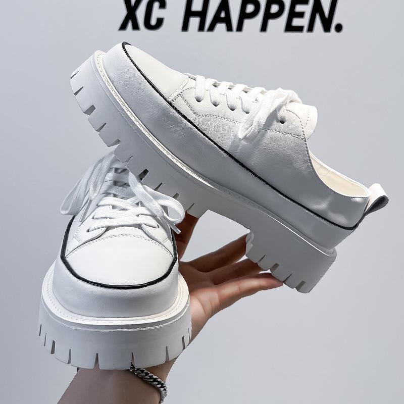 Trendmarke kleine weiße Schuhe Herren 2024 neue trendige Plateau-Freizeit-Board-Schuhe vielseitige höhenverstärkende Slipper 2131-A