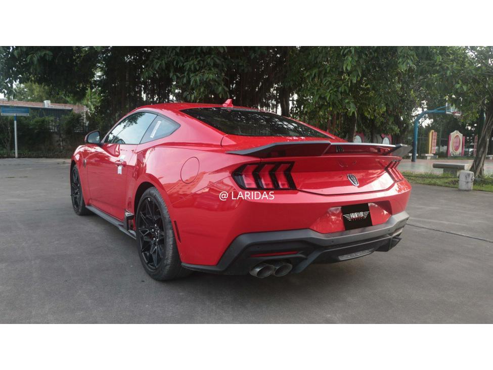 Carbon Fiber Rear Spoiler for Ford Mustang Dark Horse S650 Tail Wing Body Kit