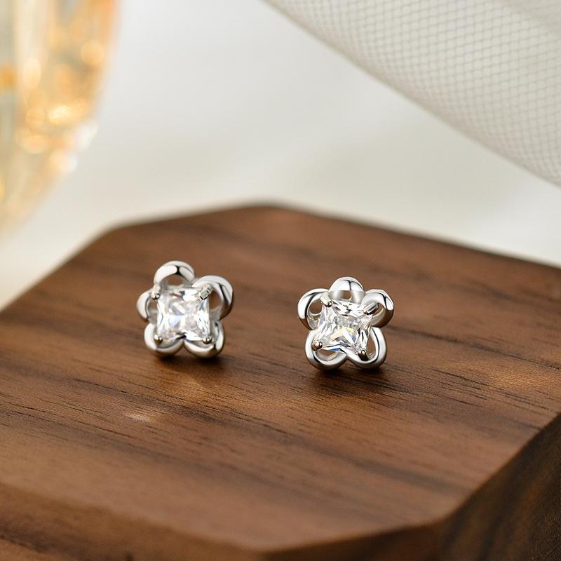 

Серьги-цветы Супер яркие серьги для женщин с легкой роскошью высокого класса Ощущение маленького изысканного простого нишевого дизайна