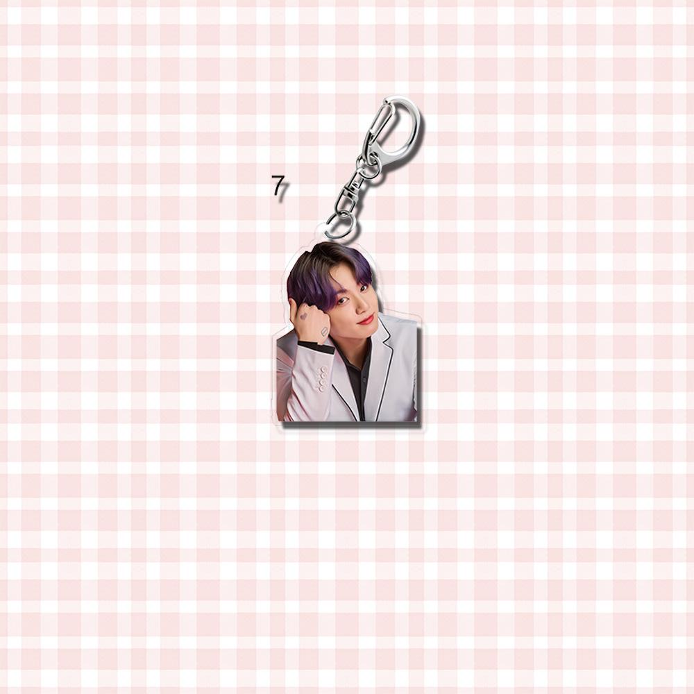 7pz Portachiavi a Tema Tuta Bianca BTS, Ciondoli a Tema Membro, Charms di Supporto Merchandising Celebrità, Charms per Zaino per Fan.