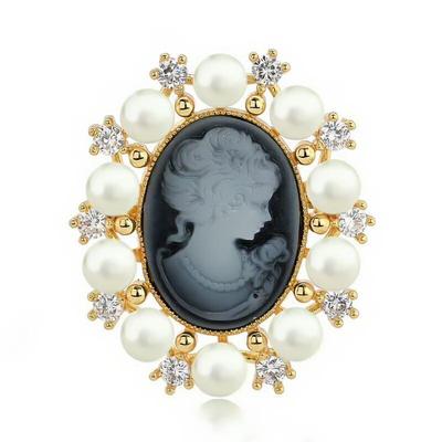 Stylish European & American Vintage Cameo Queen Brooch: Elegant Woman Head Lapel Pin Accessory