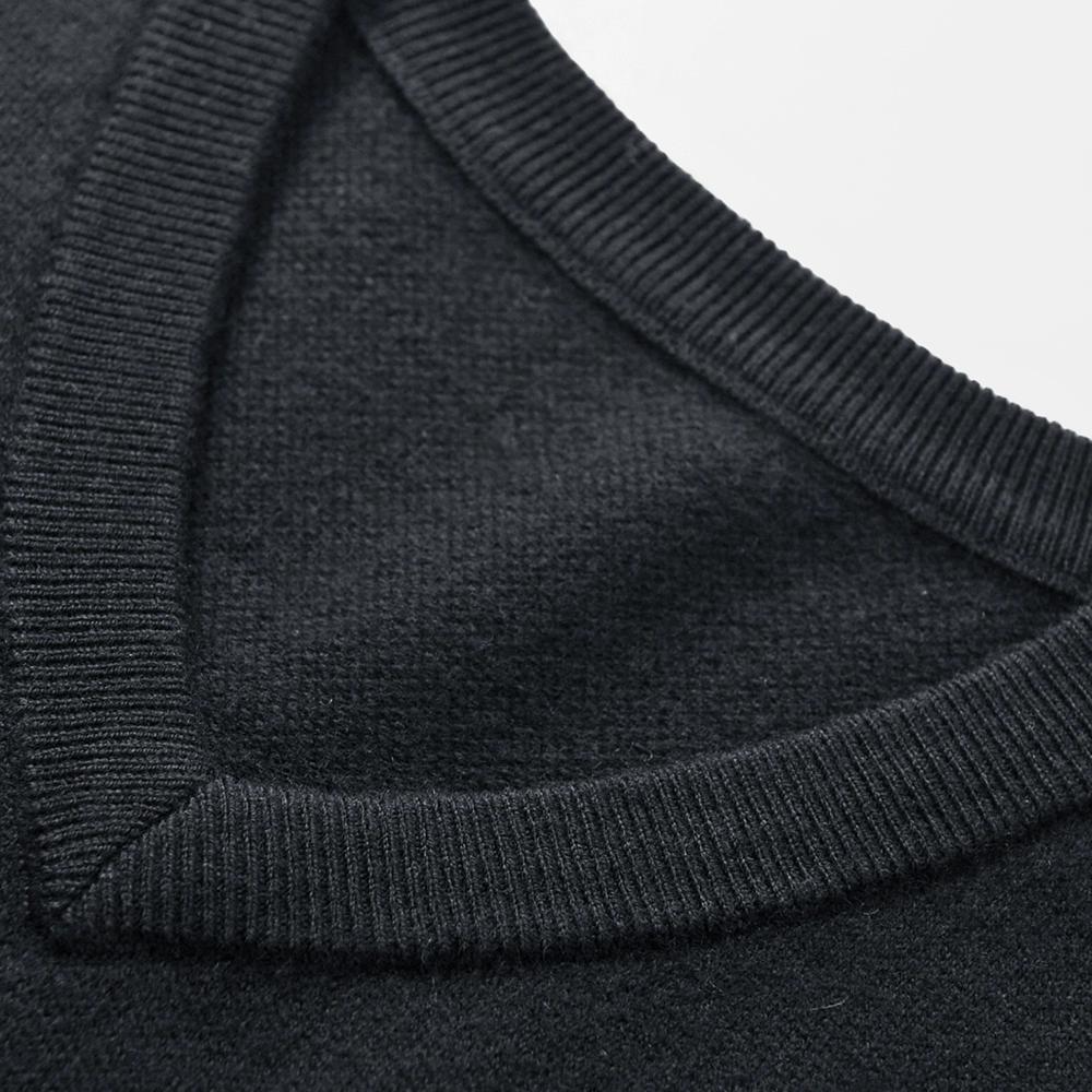 Мужской осенний свитер с v-образным вырезом — фото 3