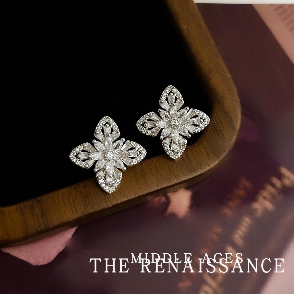 Four-leaf clover stud earrings full of zircon French hollow earrings retro court earrings