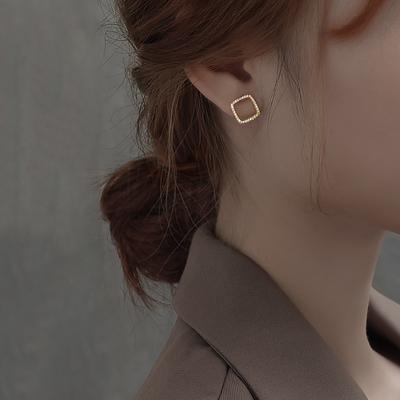 Retro Hong Kong Style Square Stud Earrings Female French Niche Simple Temperament Gentle Geometric Earrings Earrings