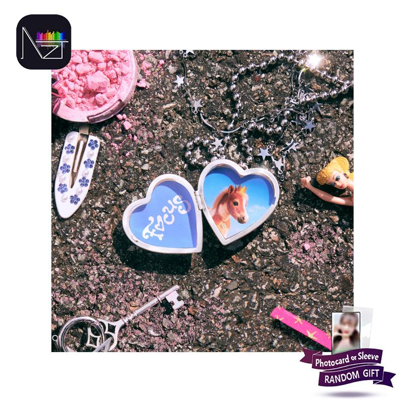 [PRE ORDER] Hearts2Hearts Mini 1st Album [FOCUS] (Rule Book Ver.)