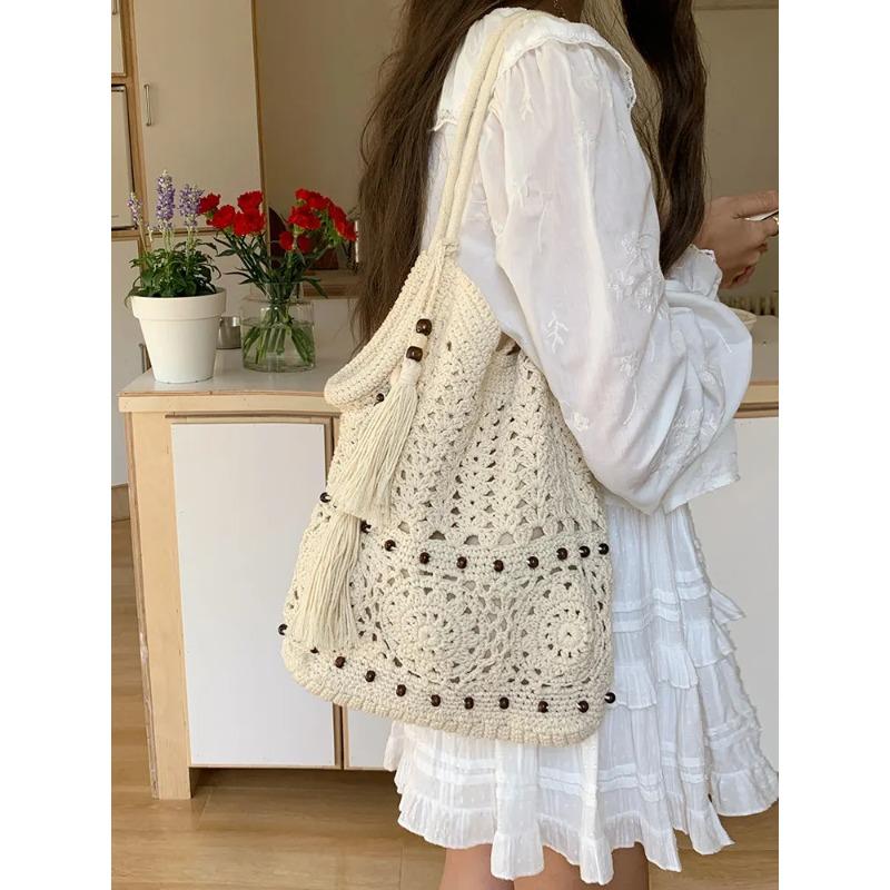 Bolsa de Ombro Tecida Estilo Pastoral Feminina com Franjas Vazadas Grande Capacidade para Férias na Praia Bolsas Tote Boêmia de Axila