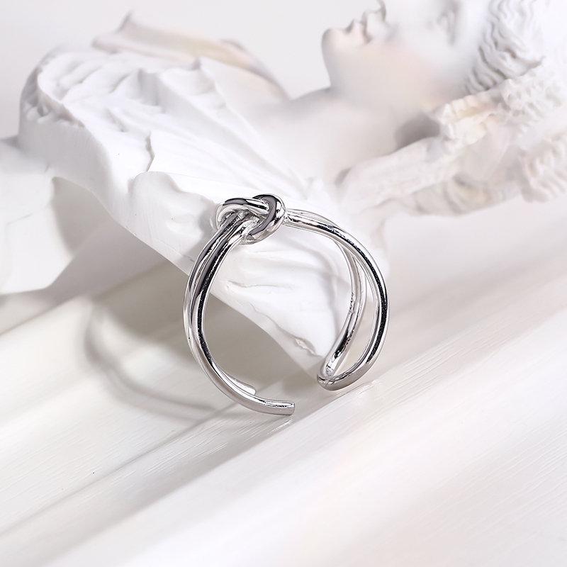 925 Sterling Silver Knotted Minimalist Ring - Cold Aesthetic, Personalized and Fashionable.