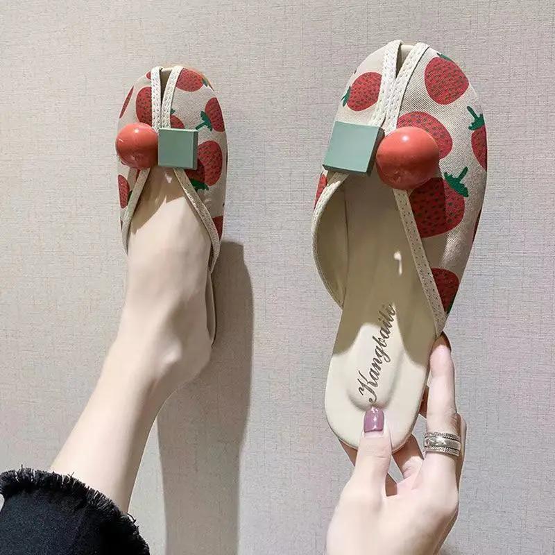 Fashion Rubber Women's Slippers and Ladies Sandals Flat Stylish Shoes Designer Luxury Summer Footwear Low Price Pvc New Style Vip Slides