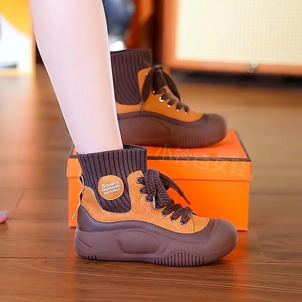 Mode 2024 Herbst Neu High Top Elastische Socken und Stiefel Damen Retro Britischer Stil Vielseitig Netzwerk Rot Lässige Kurze Stiefel Großhandel