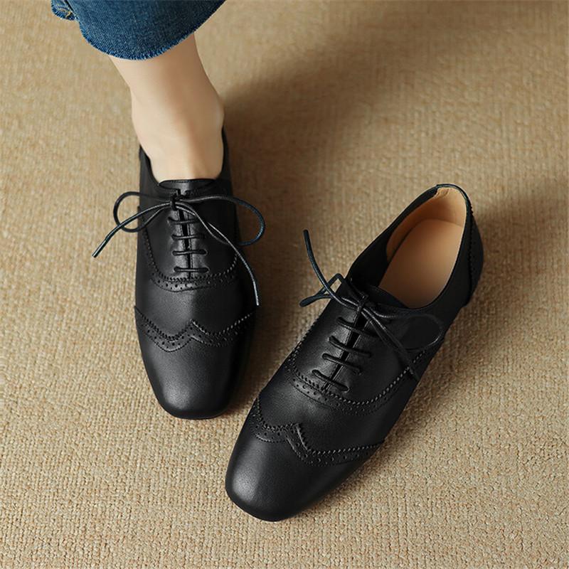 Fashion New Genuine Leather Lace Loafers Spring/Autumn Round Toe Low Heel Women Pumps Shoes for Women Fashion Brogue Designs Flat Shoes