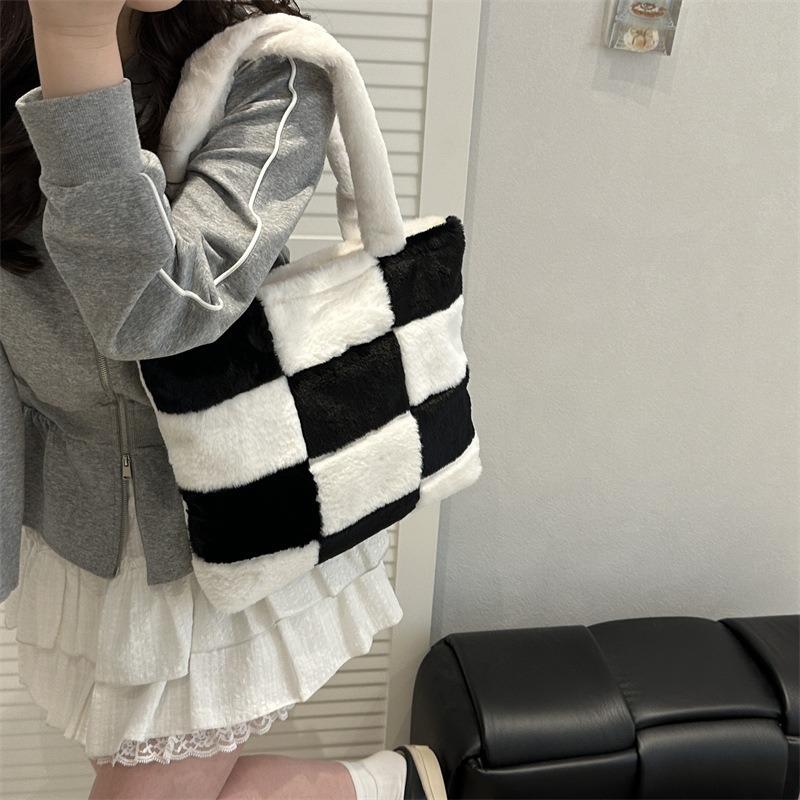 New Fashion Plaid Plush Bag Versatile Casual Lightweight Large Capacity Tote Bag Practical Shoulder Underarm Bag
