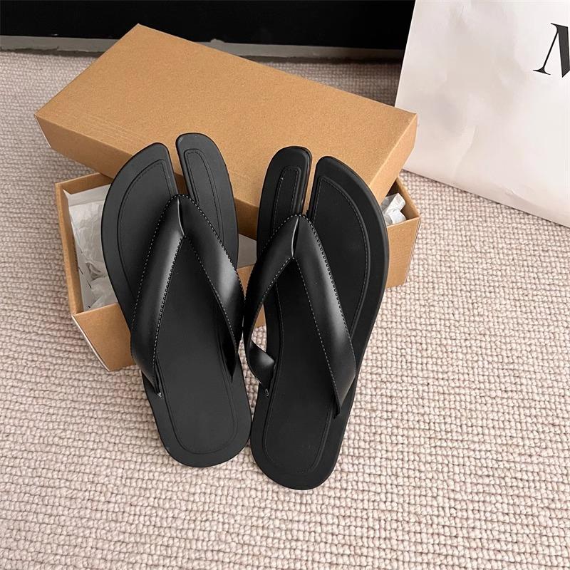 Cool~ Internet celebrity flip-flops women's fashion 2025 new toe flat toe cold slippers beach shoes