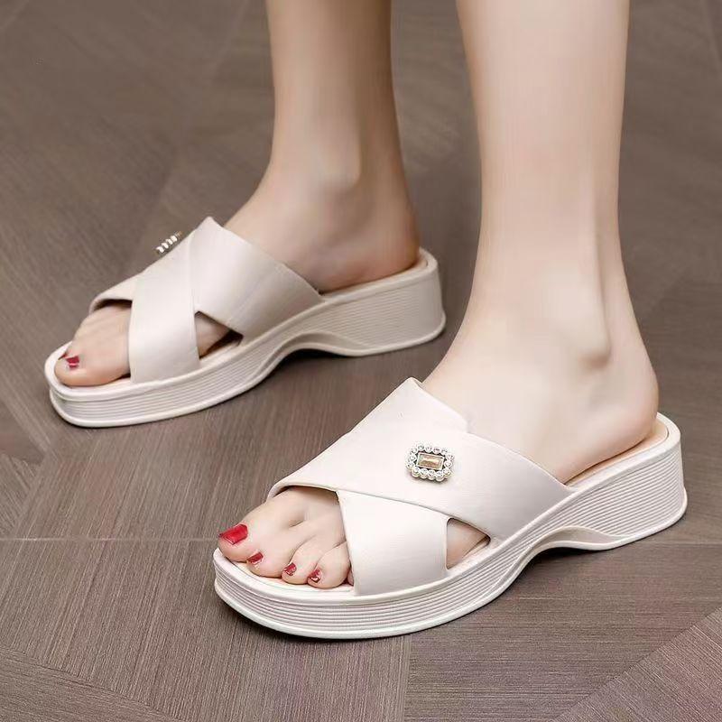 Women Shoes Summer Slippers Wear Outside Thick Sole Wedge Heels Fashion Slippers Soft Bottom Mother Shoes
